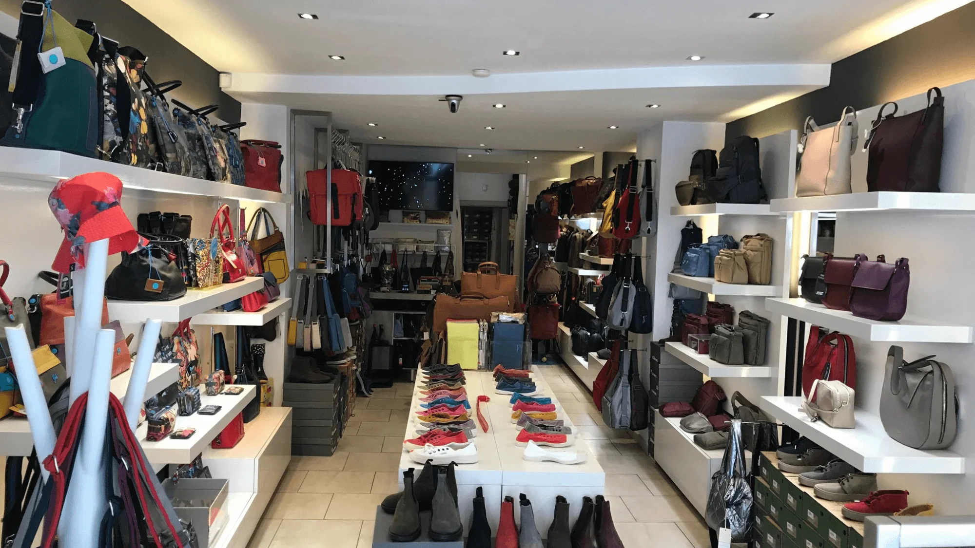 Laster Fine Bags & Shoes – Taschen und Accessoires in Wien Neubau
